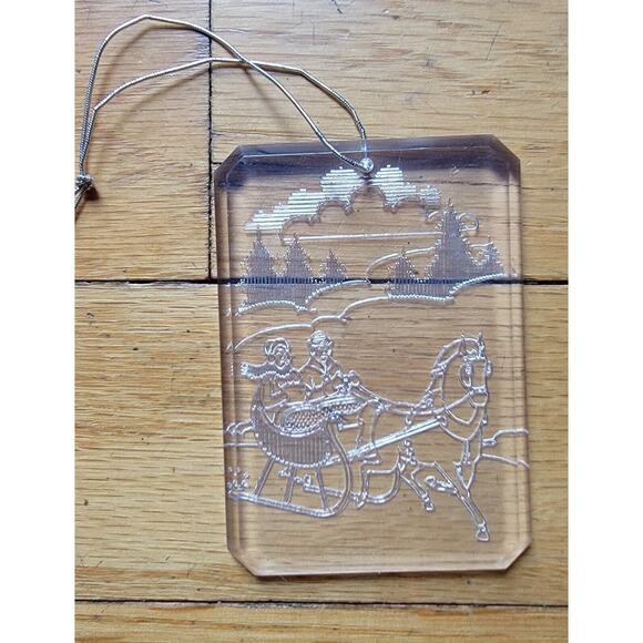 Vintage Lucite Recatangle Horse & Sleigh Christmas Ornament 2" X 2.75" - Picture 1 of 3